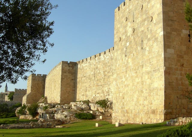 Jerusalem_Walls_Golden