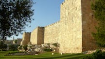 Jerusalem_Walls_Golden