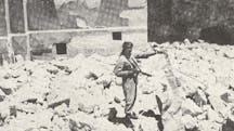 Arab_Legion_soldier_in_ruins_of_Hurva