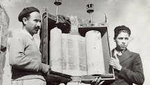 Torah_scroll_in_israel