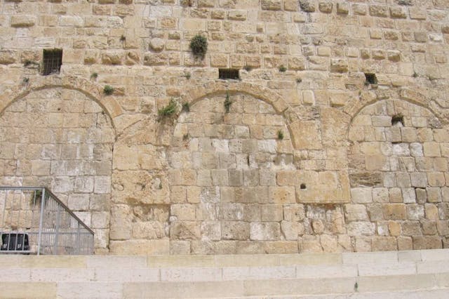 hulda-triple-gates-jerusalem-templemount-bachrach44-wikipedia-publicdomain