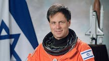 640px-Ilan_Ramon,_NASA_photo_portrait_in_orange_suit