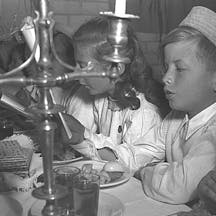 640px-Flickr_-_Government_Press_Office_(GPO)_-_A_PASSOVER_SEDER_IN_A_TEL_AVIV_KINDERGARTEN