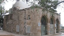 1280px-Yavne_599