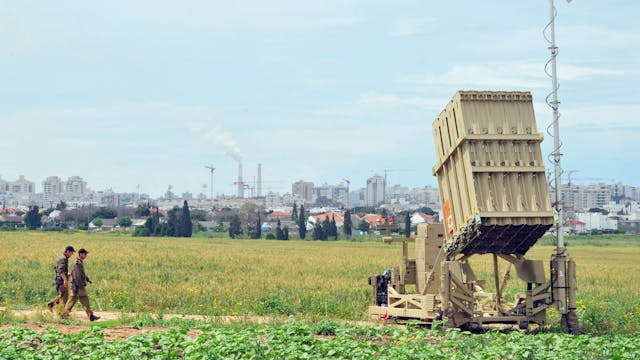 Ashkelon,-,Apr,14,2011:israeli,Soldiers,Guarding,A,Deployed,Iron