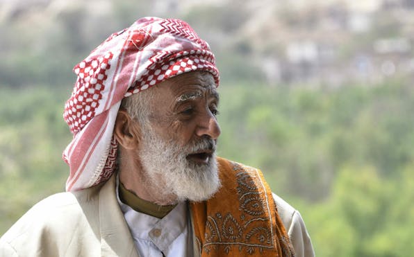 In_Conversation,_Yemen_(12694670333)