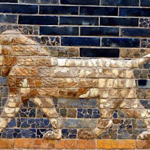 1280px-Roaring_lions_decorative_glazed_wall_panel_from_the_Throne_Room_of_king_Nebuchadnezzar_II_from_Babylon_Iraq._6th_century_BCE._Pergamon_Museum
