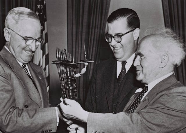 Flickr_-_Government_Press_Office_(GPO)_-_P.M._BEN_GURION,_MR._ABBA_EBAN_AND_U.S._PRESIDENT_HARRY_TRUMAN