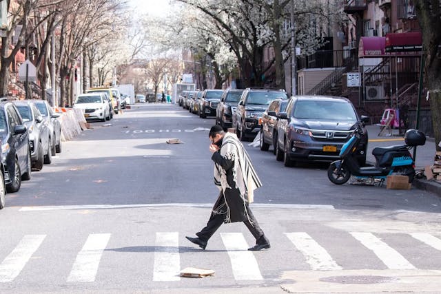 Brooklyn,,New,York,-,March,21:,A,Hasidic,Satmar,Jew