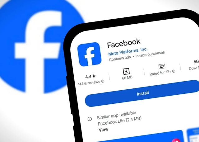 Chittagong,,Bangladesh-,20,:,August,2024,,A,Phone,With,The