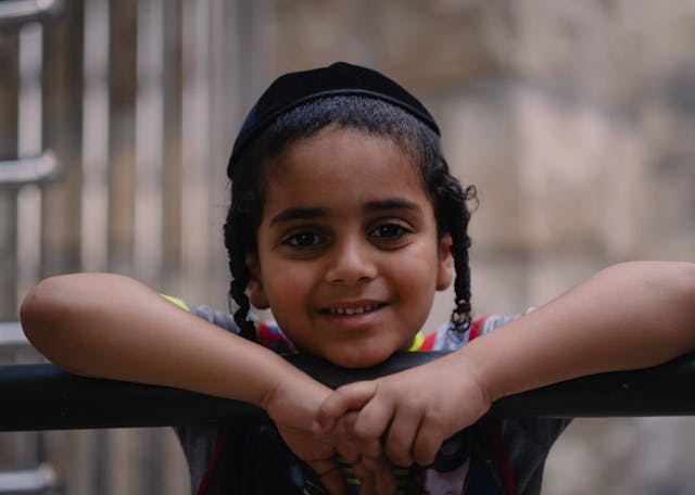 A_young_Jewish_Israeli_boy_of_Yemenite_descent_at_the_Western_Wall_in_Jerusalem,_Israel_DSF1268