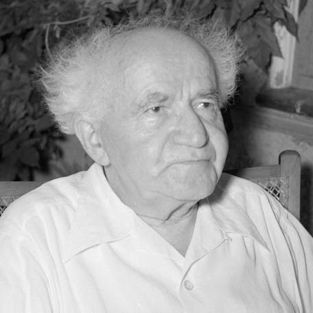 David_Ben-Gurion_tijdens_de_opname_van_een_gefilmd_interview_door_de_National_Br,_Bestanddeelnr_255-4216