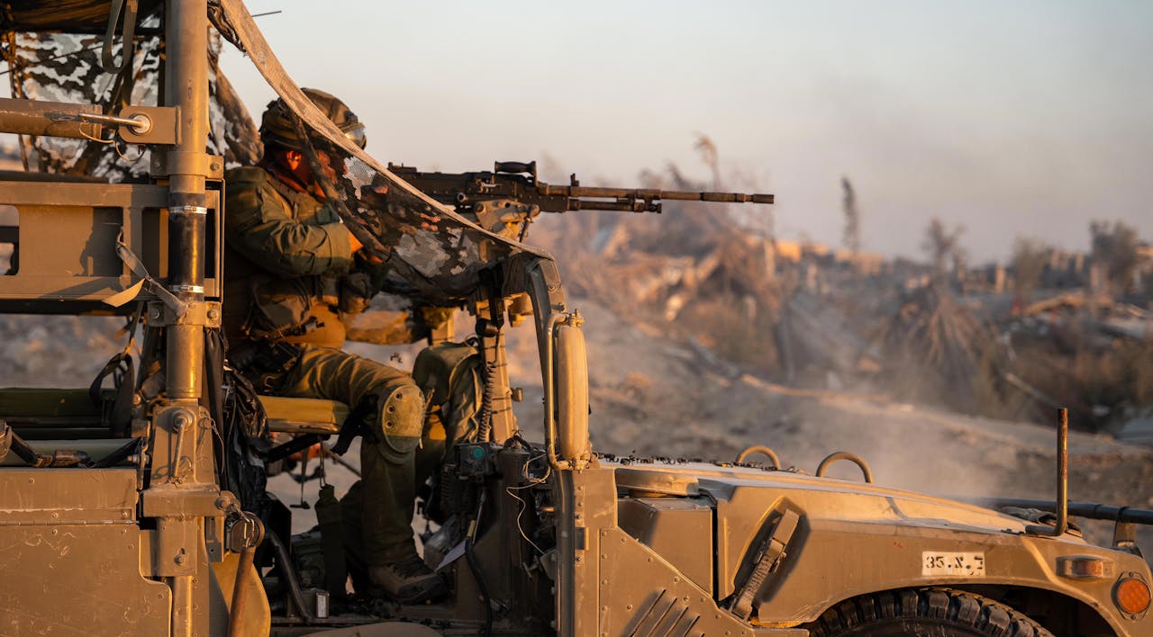 A solidier in an IDF reserve unit. *IDF Spokesperson's Office.* 8020s_32