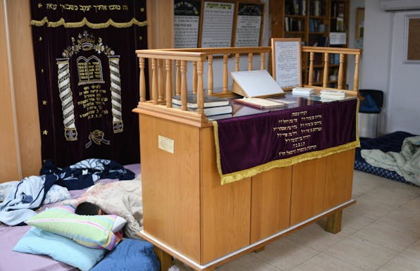 An Israelis kid is sleeping in a public bomb shelter, generaly used as synagogue, during a rocket barrage fired from the Gaza strip on May 18, 2021 at the Southern city of Ashkelon.  (Photo by Gili Yaari/NurPhoto via Getty Images)