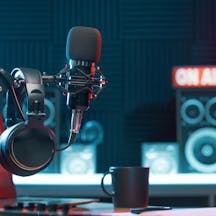 Professional,Microphone,And,Headphones,At,The,Radio,Station,,Entertainment,And