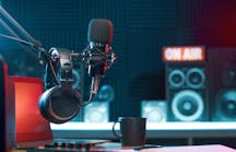 Professional,Microphone,And,Headphones,At,The,Radio,Station,,Entertainment,And
