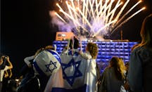 Israelis in Tel Aviv celebrate Yom Ha'atzmaut