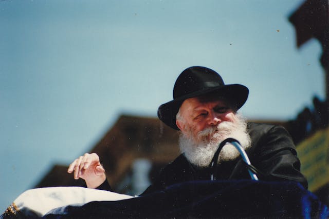 Rabbi Menachem Mendel Schneerson by Mordecai baron (via Wikimedia)