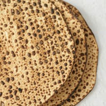 Matzah (Oleanda / Shutterstock) Matzah (Oleanda / Shutterstock)