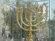 The Temple Menorah (Lilach Daniel / Wikimedia)