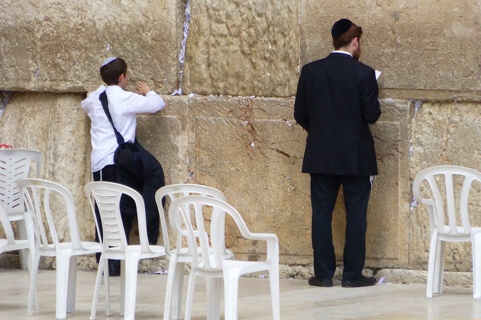Prayers at the Wailing Wall (Paul Arps / Wikimedia Commons) Prayers at the Wailing Wall (Paul Arps / Wikimedia Commons)