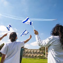 A special salute flypast. Israel 72nd Independence Day. (IDF Spokesperson's Unit photographer / Wikimedia) A special salute flypast. Israel 72nd Independence Day. (IDF Spokesperson's Unit photographer / Wikimedia)