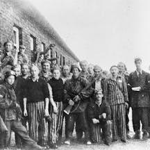 Liberated Jewish camp inmates and fighters during the 1944 Warsaw uprising. (Wikimedia). Liberated Jewish camp inmates and fighters during the 1944 Warsaw uprising. (Wikimedia).