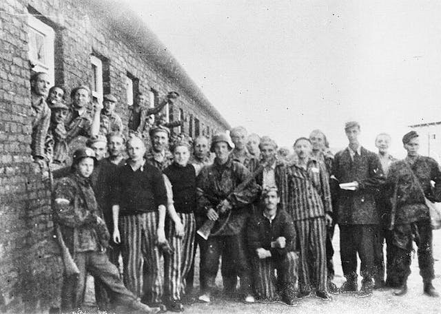 Liberated Jewish camp inmates and fighters during the 1944 Warsaw uprising. (Wikimedia). Liberated Jewish camp inmates and fighters during the 1944 Warsaw uprising. (Wikimedia).