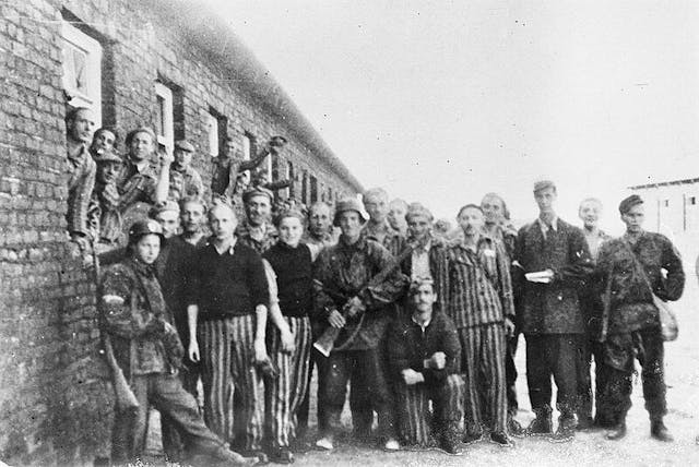 Liberated Jewish camp inmates and fighters during the 1944 Warsaw uprising. (Wikimedia).