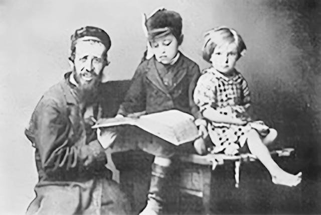 Pale Teacher (Wikimedia Commons)