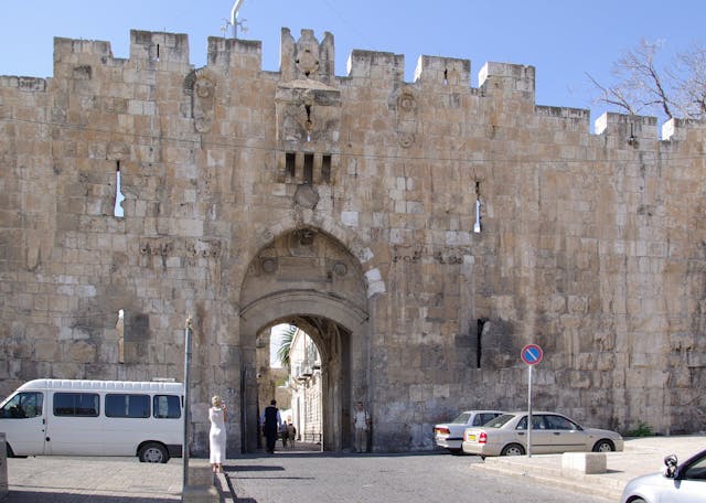 Lion's Gate, Jerusalem (Wikimedia Commons) Lion's Gate, Jerusalem (Wikimedia Commons)
