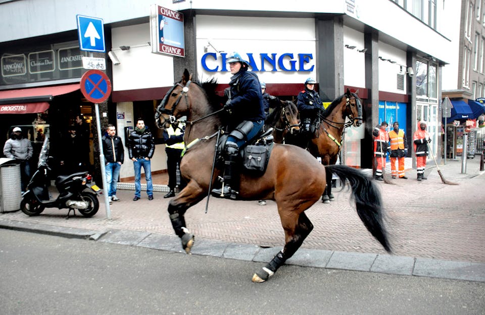 Amsterdam police (Gary Mark Smith, Wikimedia Commons)