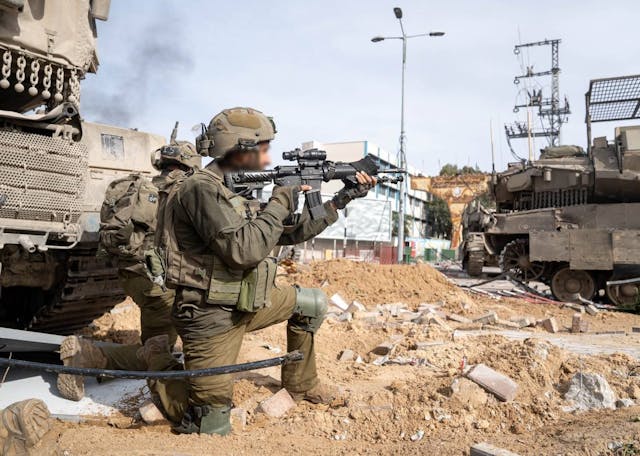 IDF sharpshooter using ACOG in Gaza 2023 (IDF Spokesperson's Unit photographer, Wikimedia Commons) IDF sharpshooter using ACOG in Gaza 2023 (IDF Spokesperson's Unit photographer, Wikimedia Commons)
