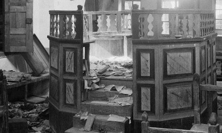 Hebron synagogue desecrated by Arab rioters, 1929. Wikimedia. Hebron synagogue desecrated by Arab rioters. Wikimedia.