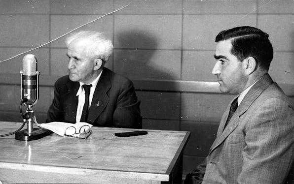 Hanoch Givton interviewing David Ben Gurion 1969 (Joaquin Edwards, Wikimedia Commons)