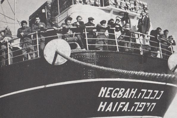 New immigrants arrive at the port of Haifa (Wikimedia Commons)