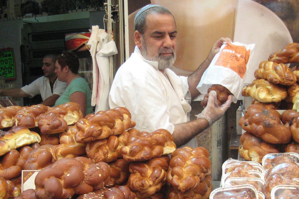Bakery in Mahane Yehuda Market, Jerusalem ( Joe Goldberg, Wikimedia Commons) Bakery in Mahane Yehuda Market, Jerusalem ( Joe Goldberg, Wikimedia Commons)