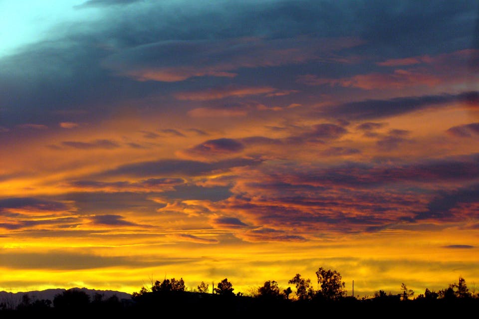 Just moments before sunrise, High Desert, California (Jessie Eastland, Wikimedia Commons) Just moments before sunrise, High Desert, California (Jessie Eastland, Wikimedia Commons)