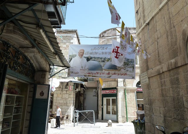 Old Jerusalem, New Gate St., banner and flags for the visit of Pope Francis, May 2014 (Djampa, Wikimedia Commons) Old Jerusalem, New Gate St., banner and flags for the visit of Pope Francis, May 2014 (Djampa, Wikimedia Commons)
