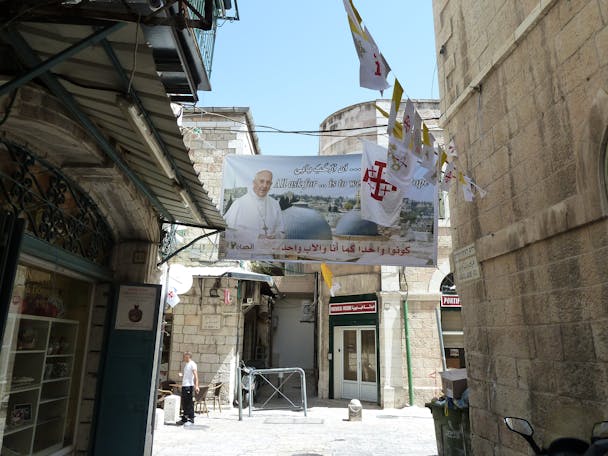 Old Jerusalem, New Gate St., banner and flags for the visit of Pope Francis, May 2014 (Djampa, Wikimedia Commons)