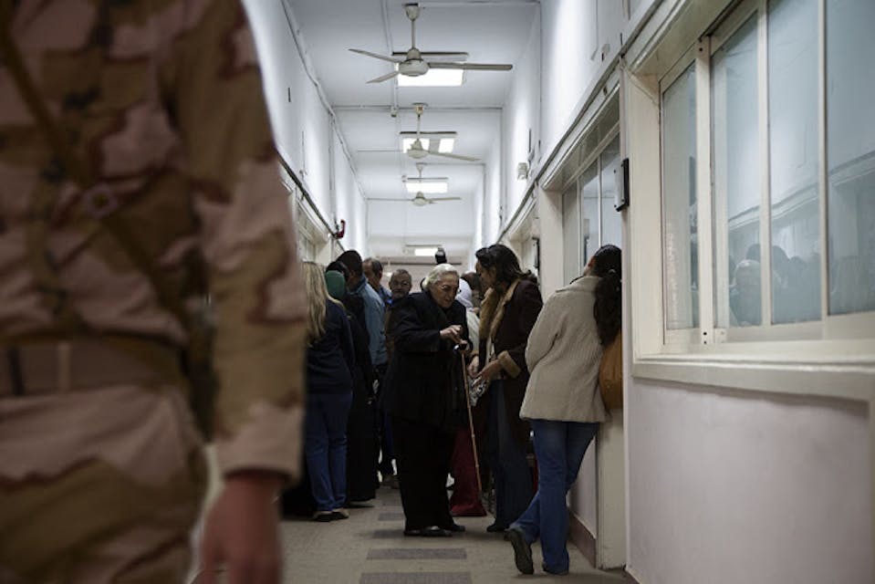 Egyptian army overseeing the referendum vote in Cairo, December 22, 2012 (Wikimedia Commons)