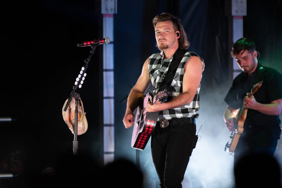 Morgan Wallen performing at Freedom Fest 2019 (Wikimedia Commons)