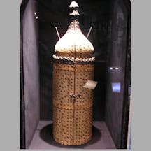 Illustrative photo of an Iraqi Torah case (team_coi, Wikimedia Commons) Illustrative photo of an Iraqi Torah case (team_coi, Wikimedia Commons)