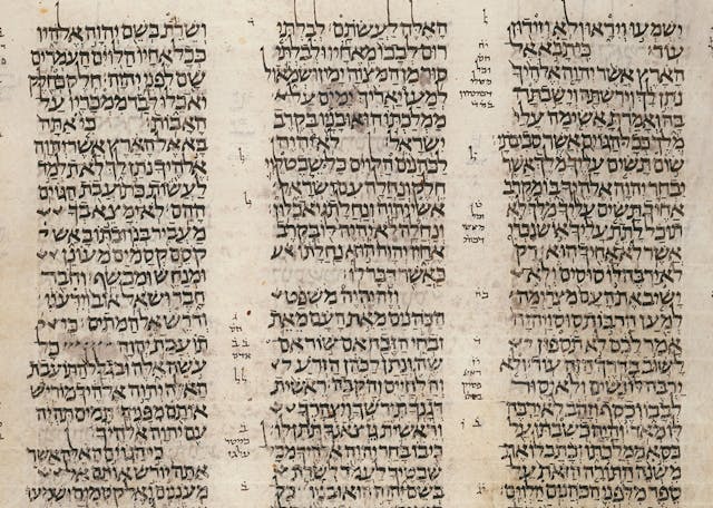 Leningrad Codex Folio 110a, showing Deuteronomy 17:13–18:16 (Wikimedia Commons) Leningrad Codex Folio 110a, showing Deuteronomy 17:13–18:16 (Wikimedia Commons)