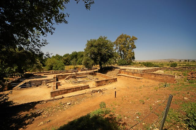 Israelite Cultic Altar at the archaeological site of Tel Dan (Mboesch, Wikimedia Commons)