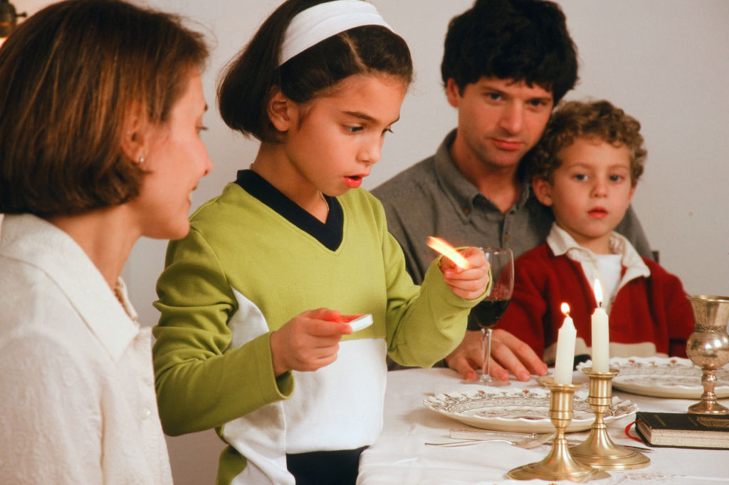 lighting-shabbat-candles