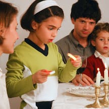 lighting-shabbat-candles