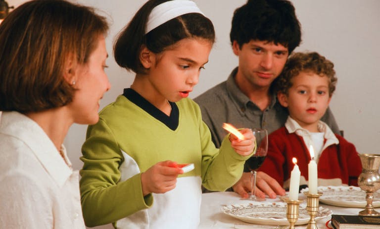lighting-shabbat-candles