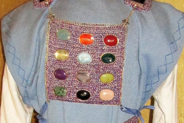 High Priests clothing (Ben P L, Wikimedia Commons)