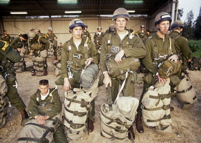 IDF Paratroopers, 1992 (IDF Spokesperson's Unit, Wikimedia Commons) IDF Paratroopers, 1992 (IDF Spokesperson's Unit, Wikimedia Commons)